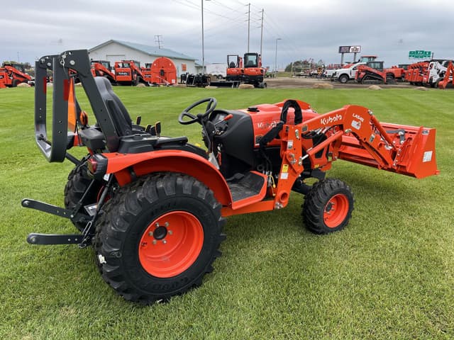 Image of Kubota LX3520HSD equipment image 2