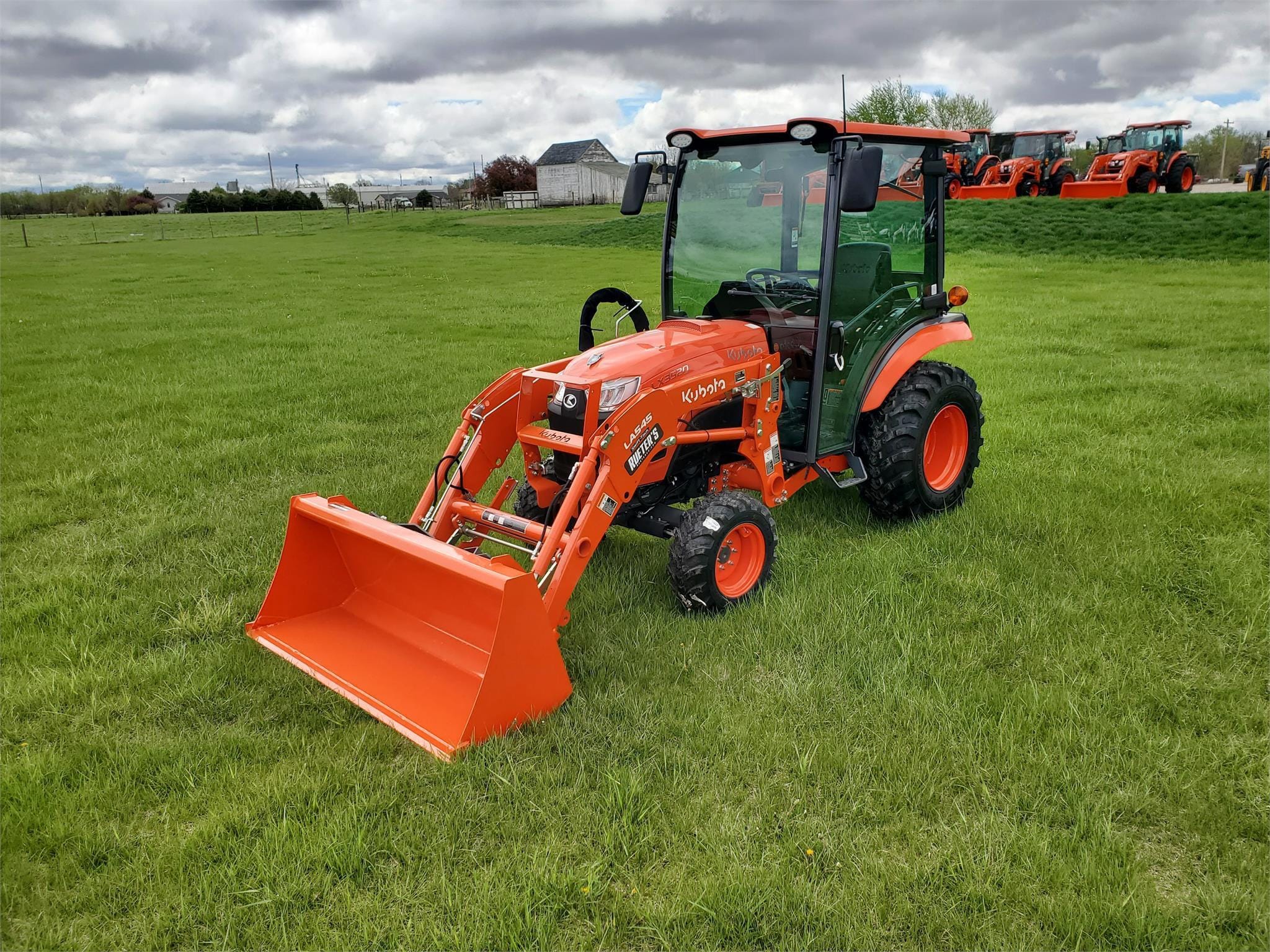 2024 Kubota LX3520HSDC Equipment Image0