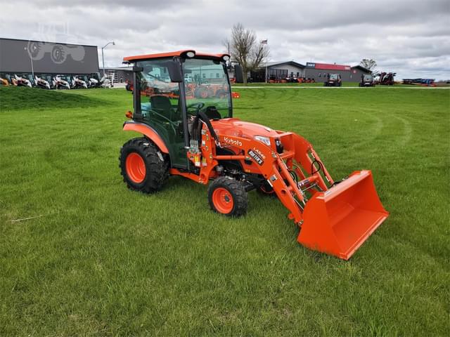 Image of Kubota LX3520HSDC equipment image 4