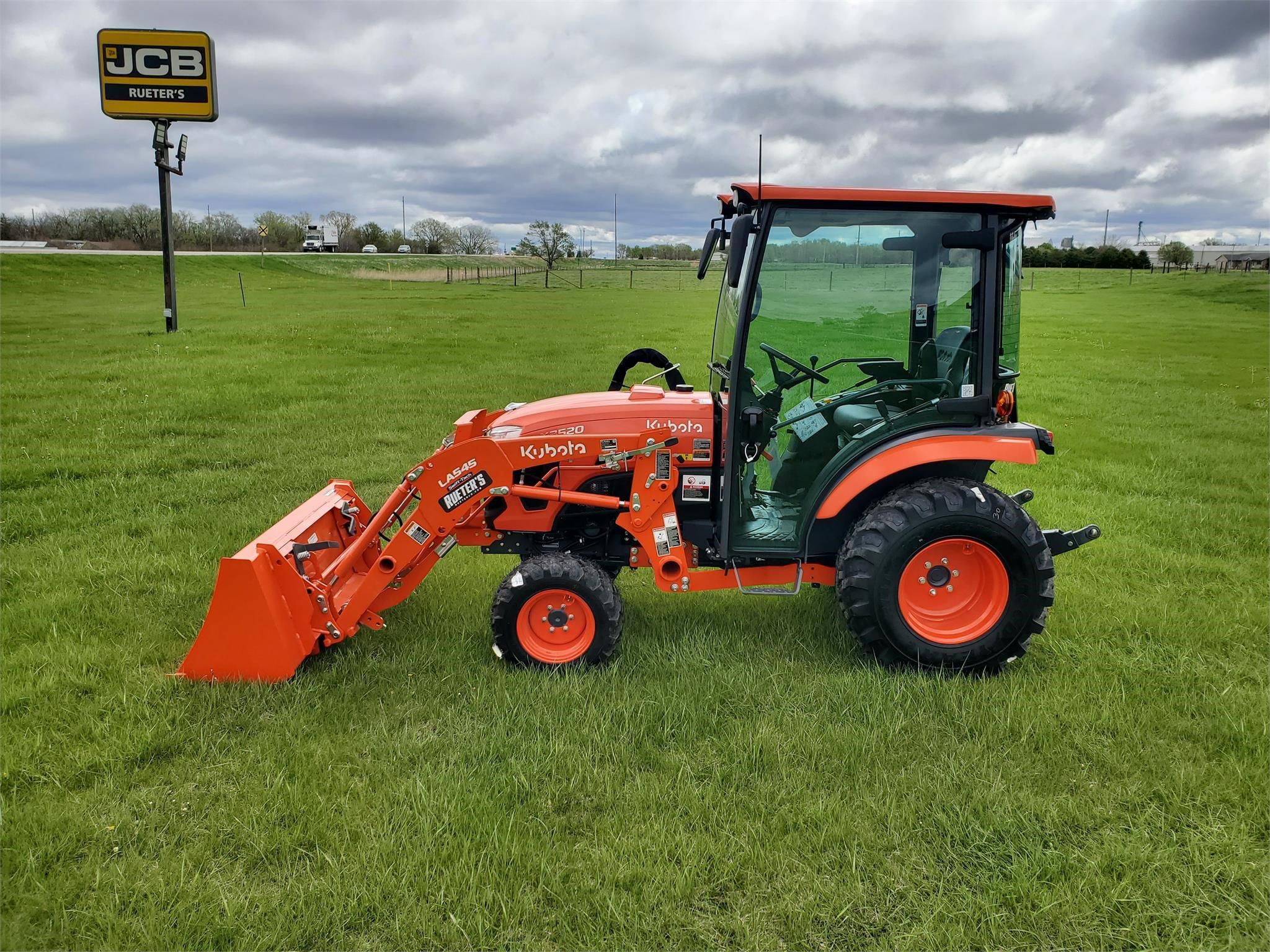 2024 Kubota LX3520HSDC Equipment Image0