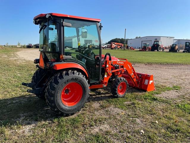 Image of Kubota LX3520 equipment image 4