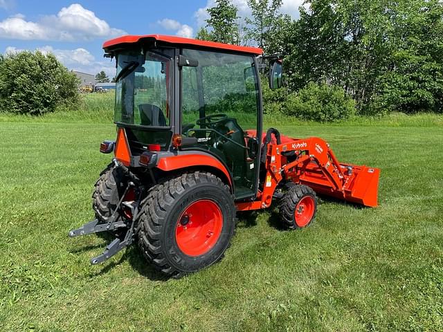 Image of Kubota LX3520 equipment image 2