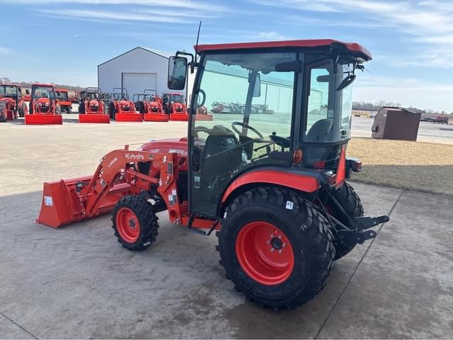 Image of Kubota LX3520HSDC equipment image 2