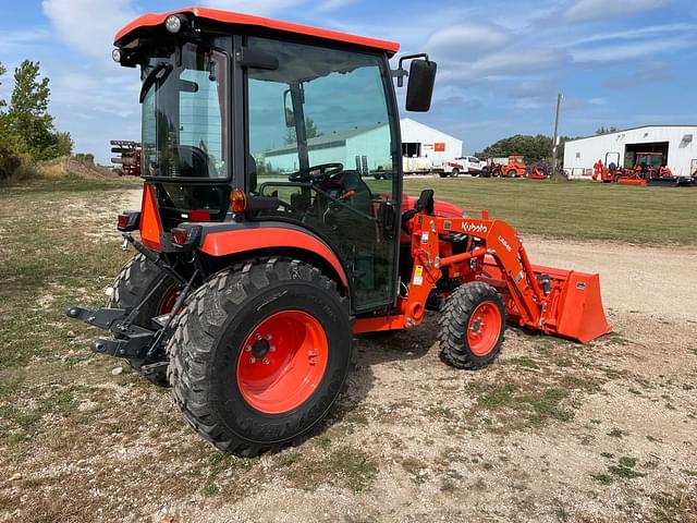 Image of Kubota LX3520 equipment image 4