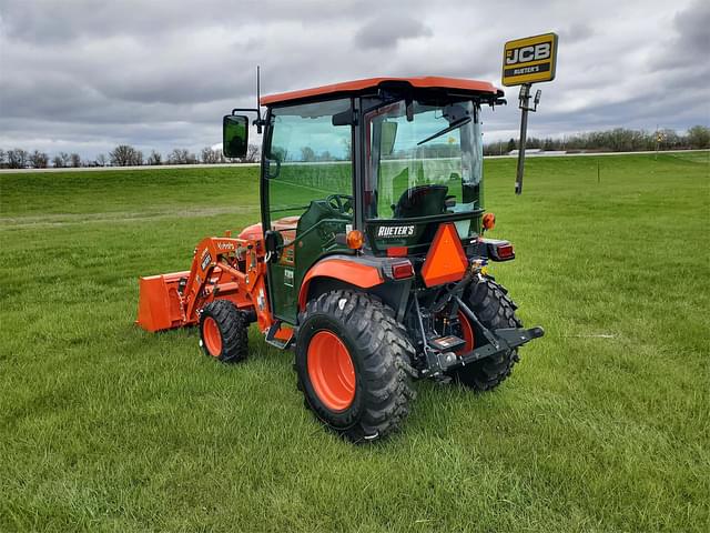 Image of Kubota LX3520 equipment image 4