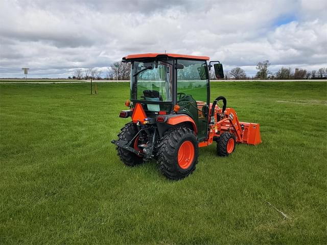 Image of Kubota LX3520 equipment image 3