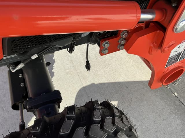 Image of Kubota LX4020HSD equipment image 4