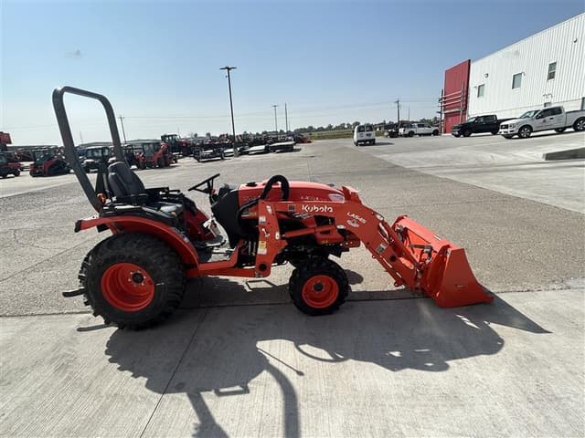 Image of Kubota LX4020HSD equipment image 2
