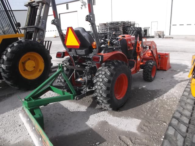 Image of Kubota LX4020HSD equipment image 4