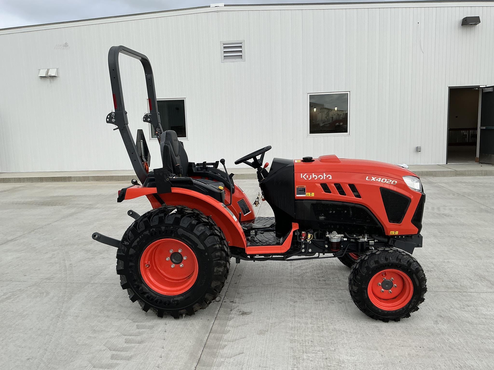 2024 Kubota LX4020HSD Equipment Image0