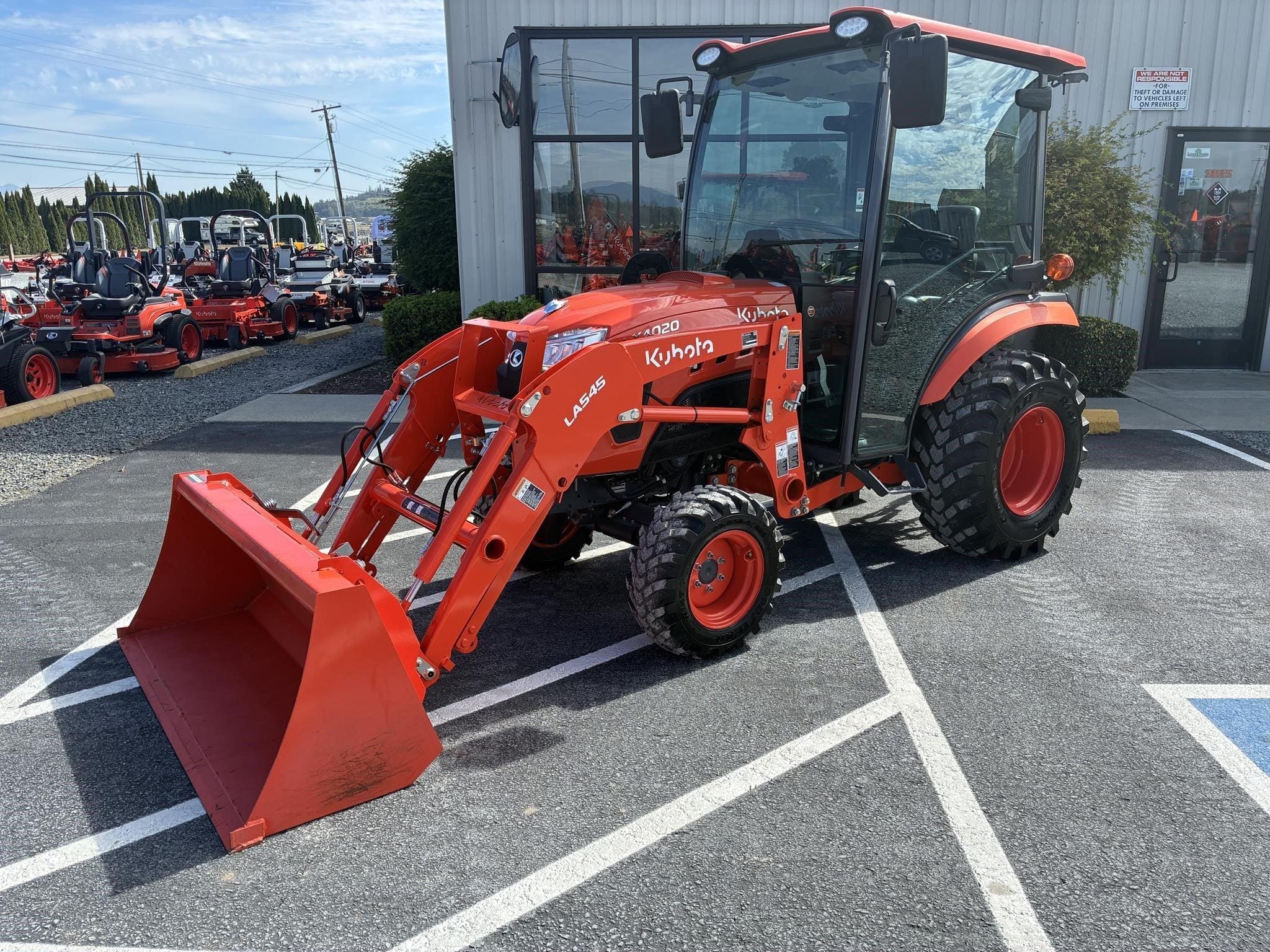 2024 Kubota LX4020HSDC Equipment Image0