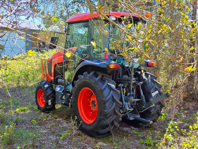 Image of Kubota M5N-091HDC12 equipment image 4