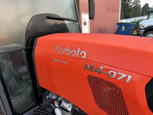 Image of Kubota M4-071 equipment image 4