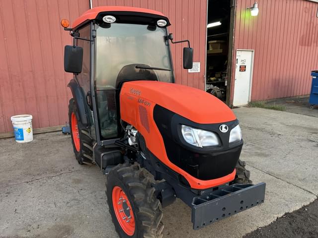 Image of Kubota M4-071 equipment image 3
