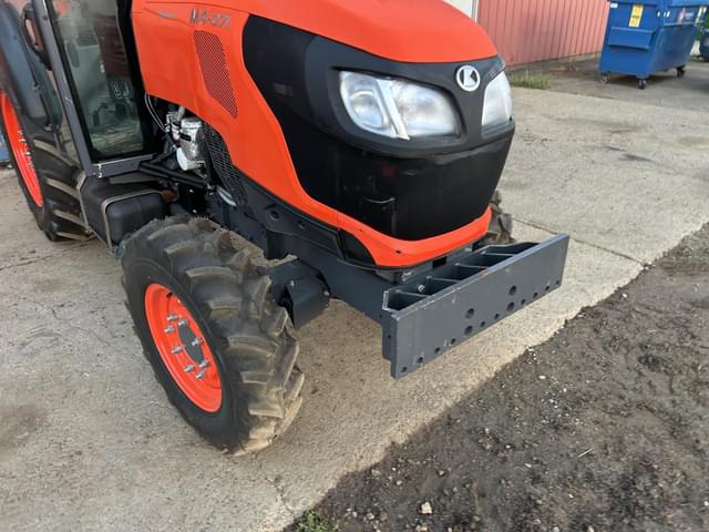 Image of Kubota M4-071 equipment image 2