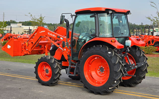 Image of Kubota M4D-071 equipment image 1