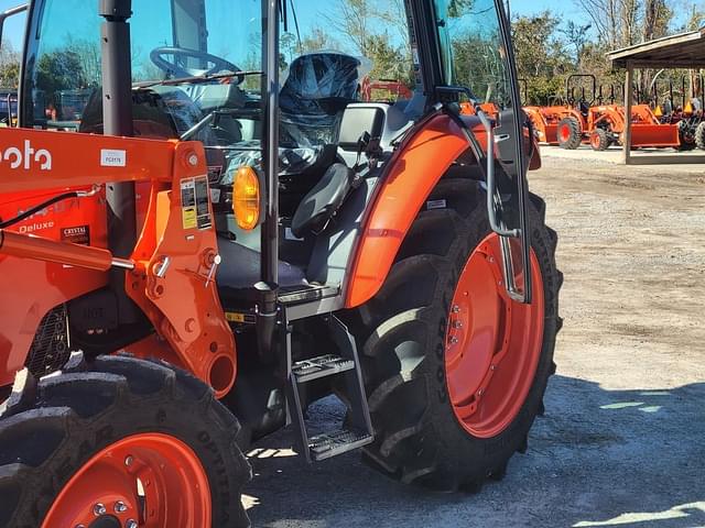 Image of Kubota M4D-071 equipment image 4