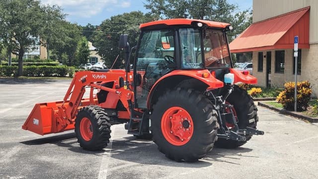 Image of Kubota M4D-071 equipment image 3