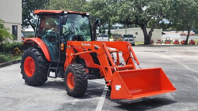 Image of Kubota M4D-071 equipment image 1