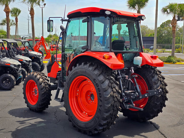 Image of Kubota M4D-071 equipment image 3