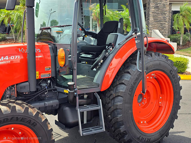 Image of Kubota M4D-071 equipment image 4