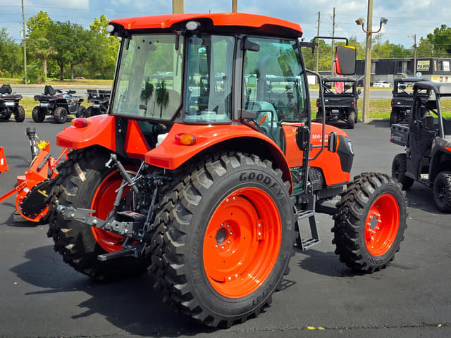 Image of Kubota M4D-071 equipment image 2