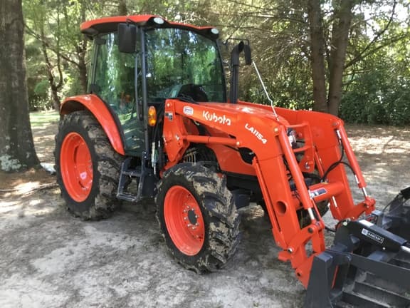 Image of Kubota M4D-071 equipment image 4