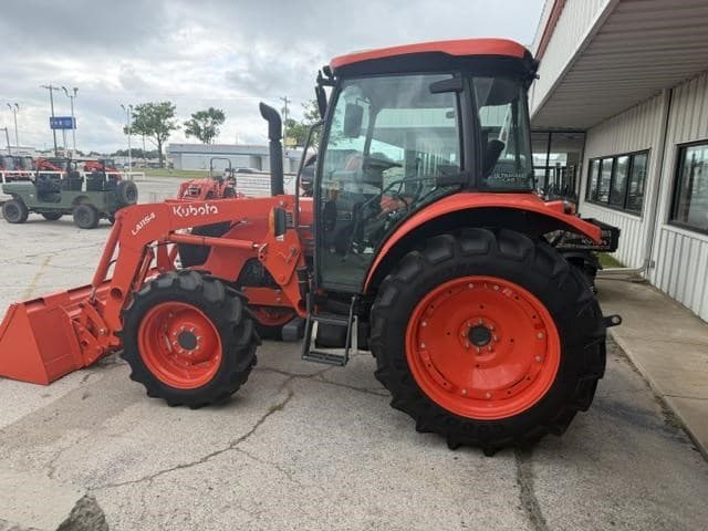 Image of Kubota M4-071 equipment image 2