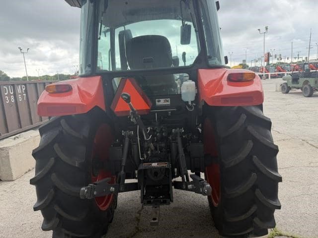 Image of Kubota M4-071 equipment image 3