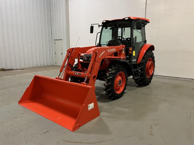 Image of Kubota M4D-071 equipment image 2