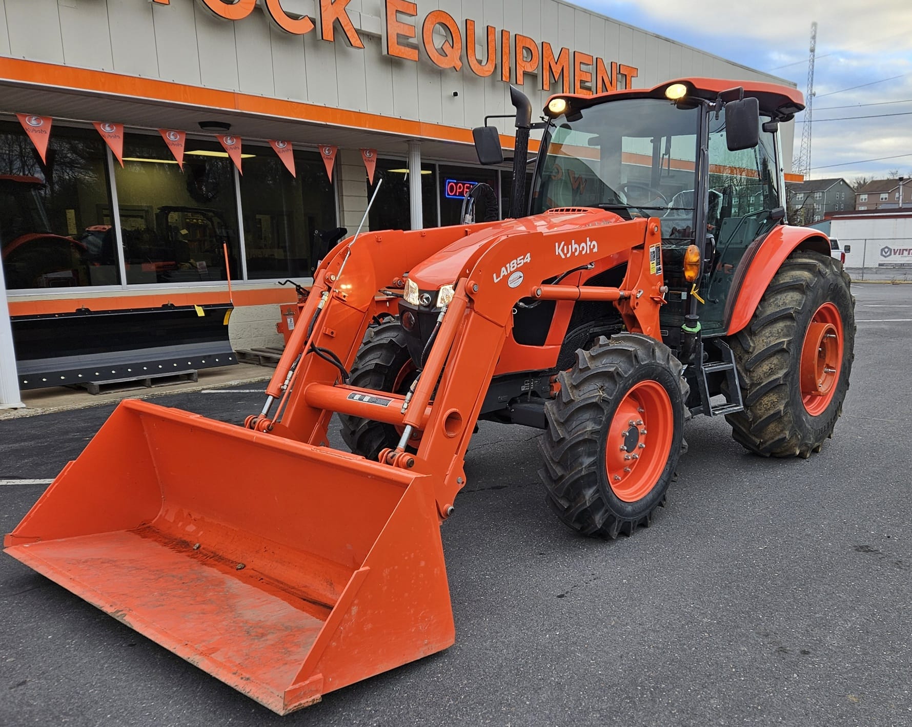 2024 Kubota M5-091HD Equipment Image0