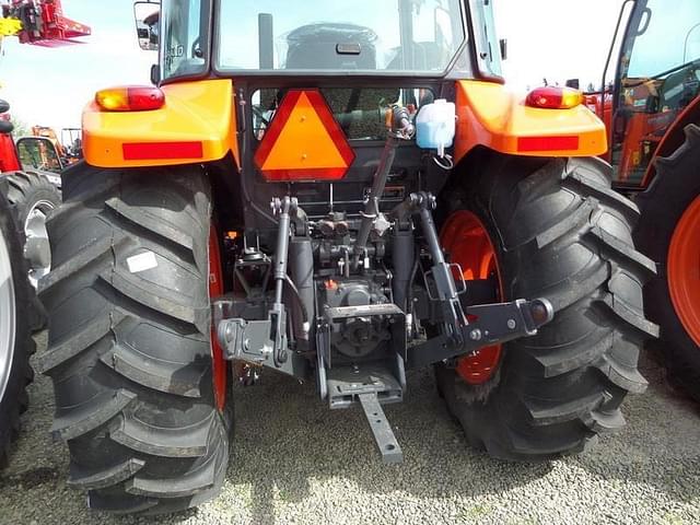 Image of Kubota M5-111D equipment image 3