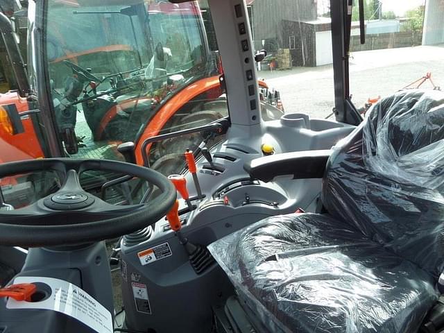 Image of Kubota M5-111D equipment image 4