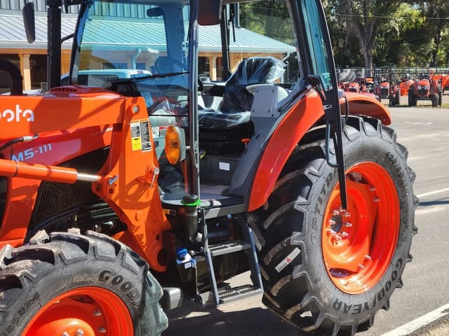 Image of Kubota M5-111 equipment image 4