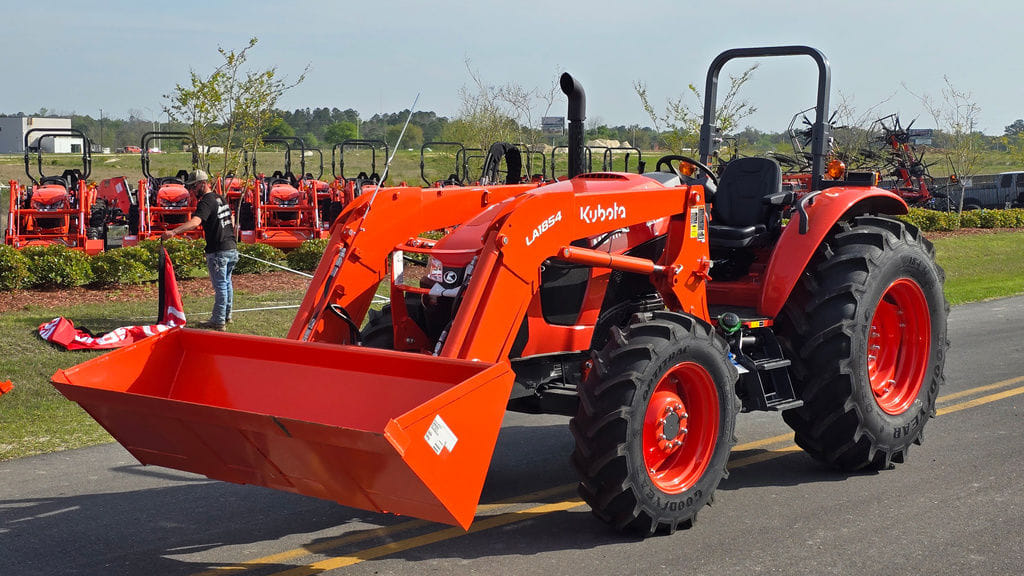 2026 Kubota M5-111 Equipment Image0