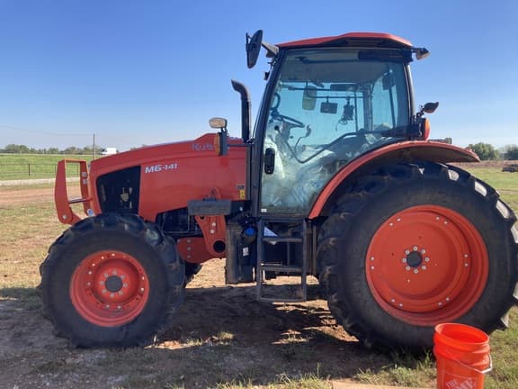Image of Kubota M6-141 equipment image 2