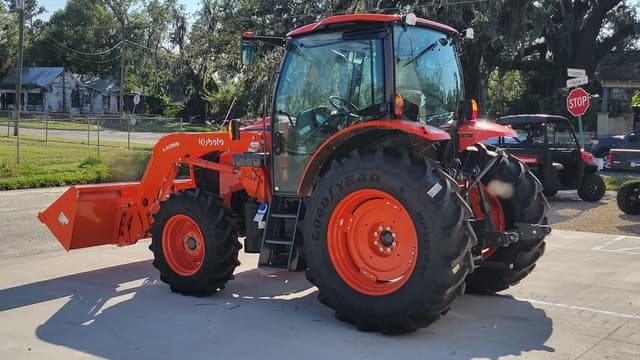 Image of Kubota M6-111 equipment image 3