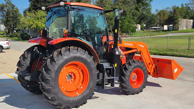 Image of Kubota M6-111 equipment image 4