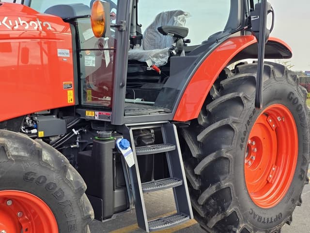 Image of Kubota M6-111 equipment image 4