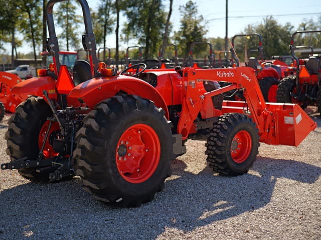 Image of Kubota M5660SUHD equipment image 3