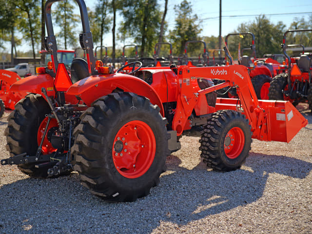 Image of Kubota M5660SUHD equipment image 2