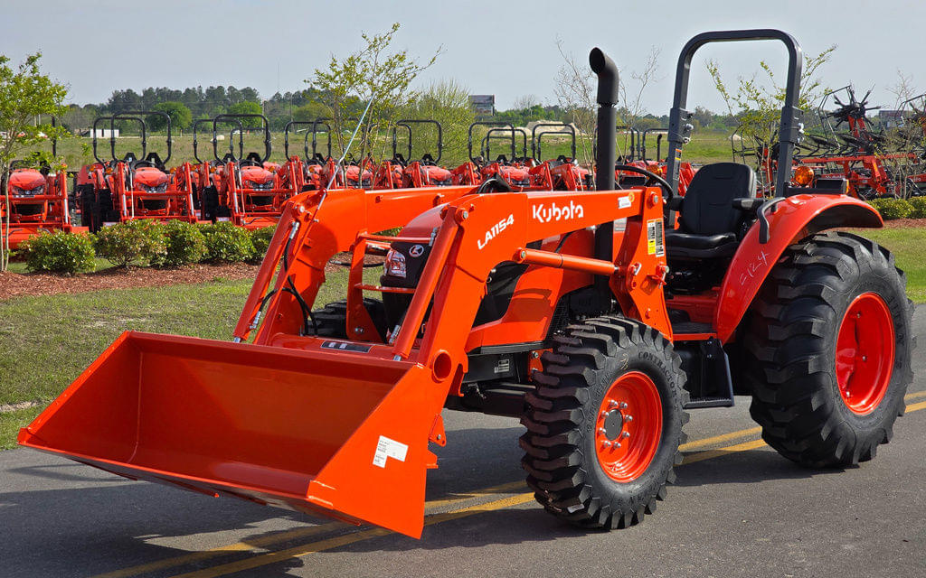 Image of Kubota M6060 Primary image
