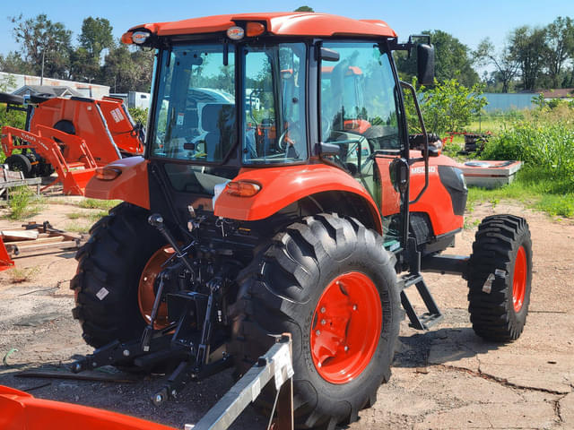 Image of Kubota M6060 equipment image 3