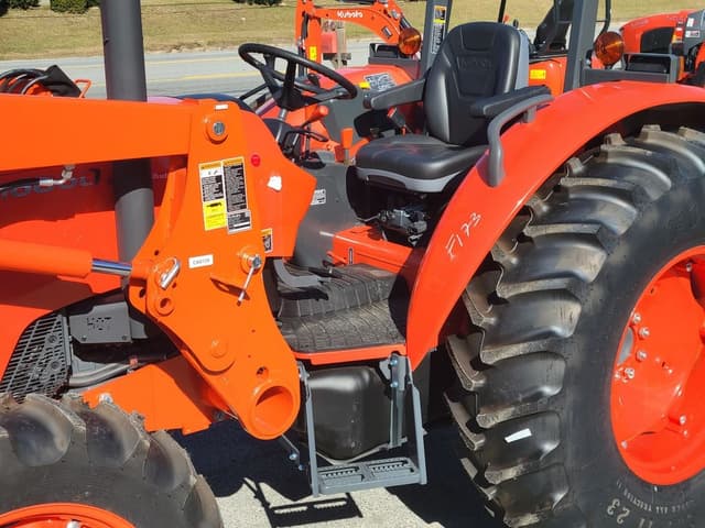 Image of Kubota M6060 equipment image 4