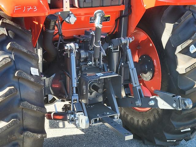 Image of Kubota M6060 equipment image 4