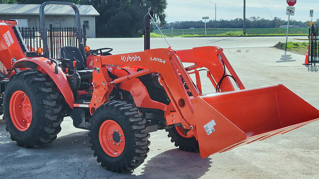 Image of Kubota M6060 equipment image 3