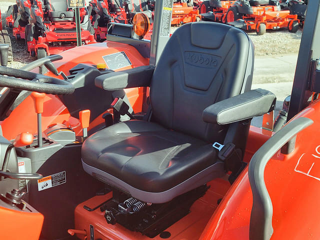 Image of Kubota M6060 equipment image 4