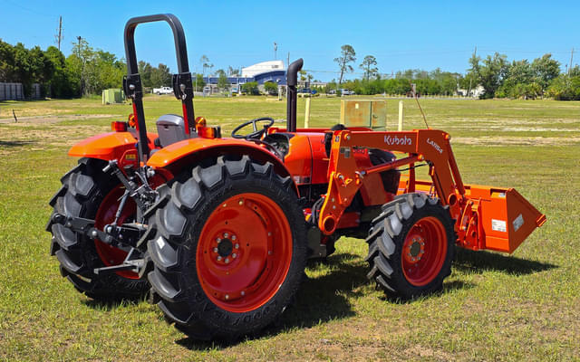 Image of Kubota M7060 equipment image 2