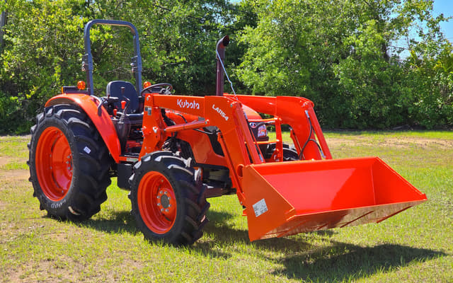 Image of Kubota M7060 equipment image 1