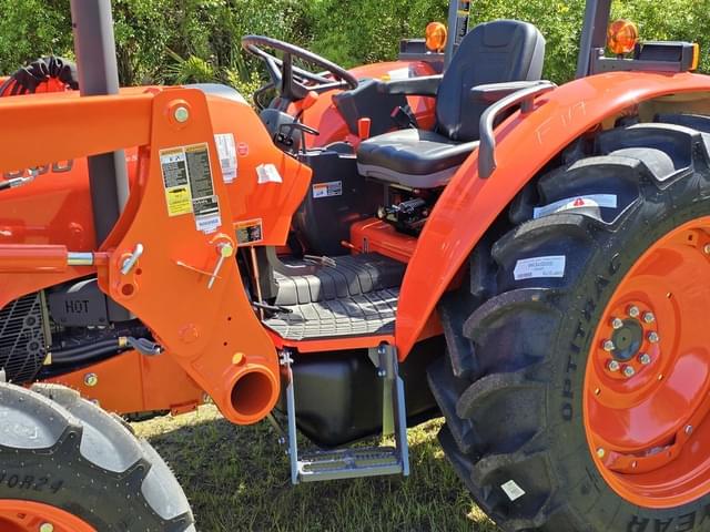 Image of Kubota M7060 equipment image 4